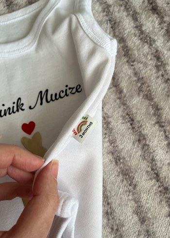 Beyaz Baskılı Kolsuz Bebek Body - Görsel 2