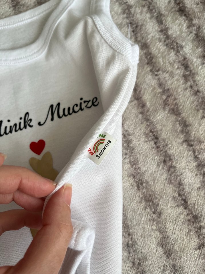 Beyaz Baskılı Kolsuz Bebek Body - Görsel 2