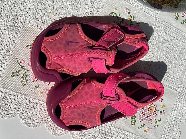 22 Beden Nike bebek sandalet