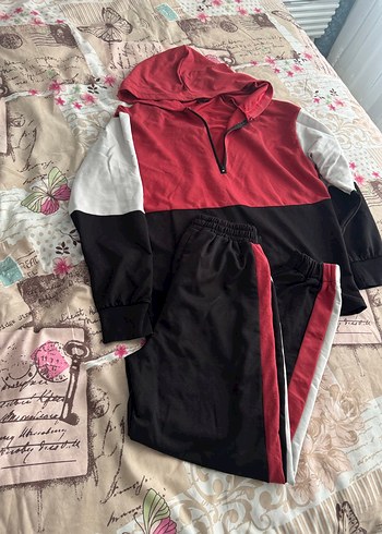 Kırmızı Siyah Kapüşonlu Kadın Eşofman Takımı - Görsel 2