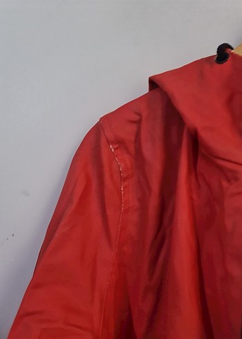 Kırmızı Parlak Kapüşonlu Kadın Yağmurluk - Görsel 16