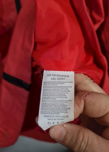 Kırmızı Parlak Kapüşonlu Kadın Yağmurluk - Görsel 9