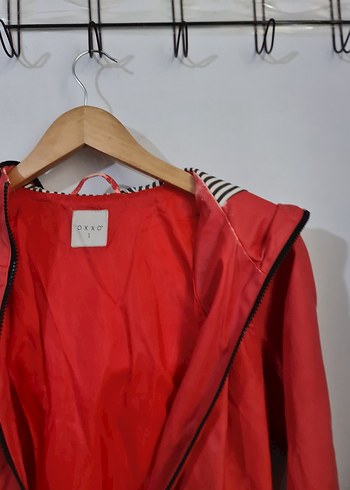 Kırmızı Parlak Kapüşonlu Kadın Yağmurluk - Görsel 15