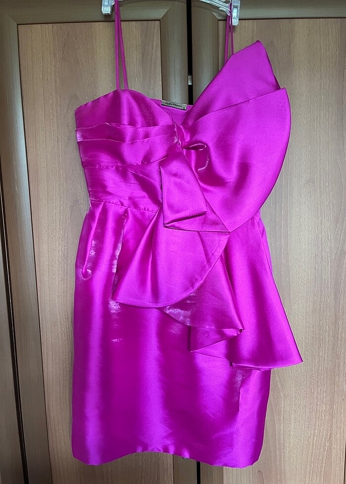 Fiyonklu Kısa Elbise - Görsel 2