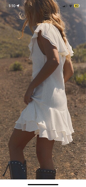 Fiyonklu fırfırlı kısa elbise - Görsel 3