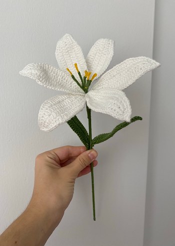  El Yapımı Beyaz Örgü Zambak Çiçeği