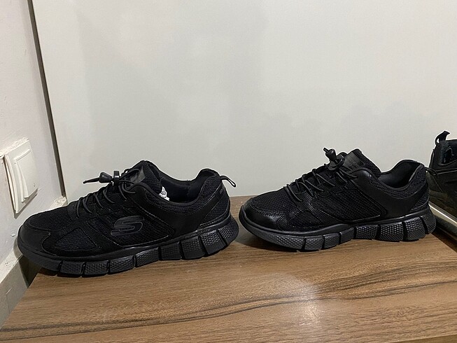 42 Beden siyah Renk Skechers spor ayakkabı
