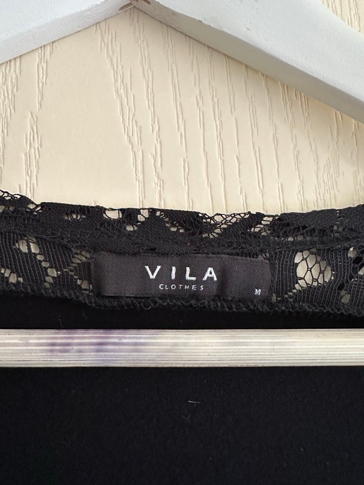 Siyah kolu dantel detaylı düğmesiz hırka - Görsel 4