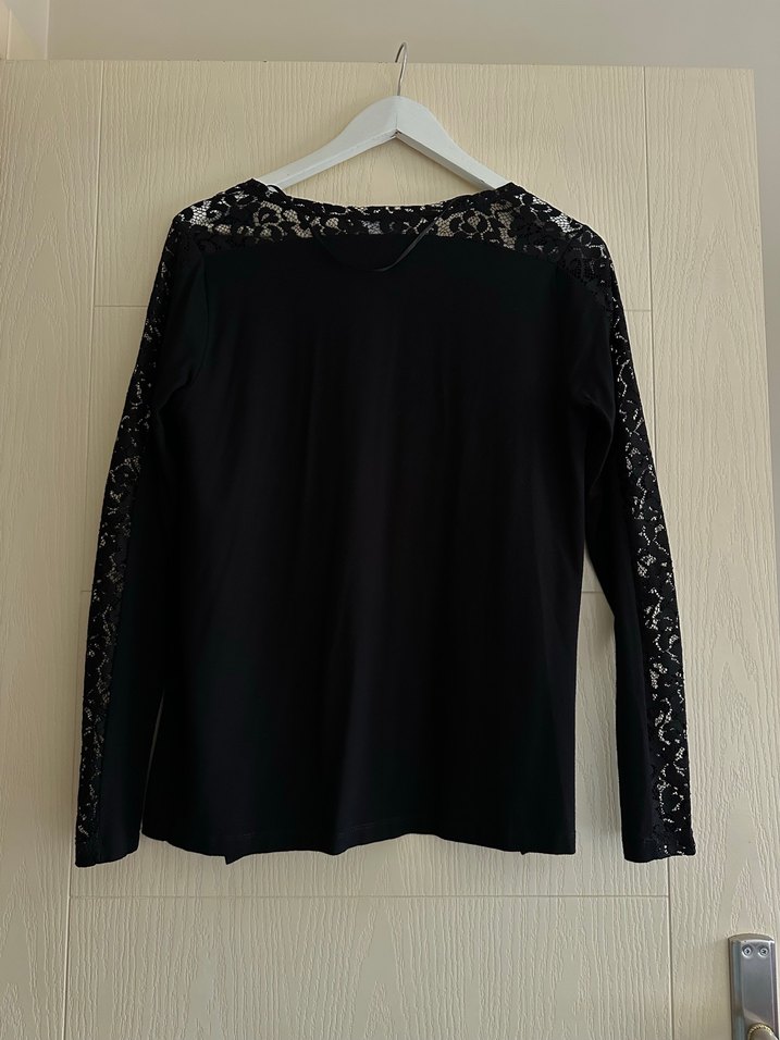 Siyah kolu dantel detaylı düğmesiz hırka - Görsel 5