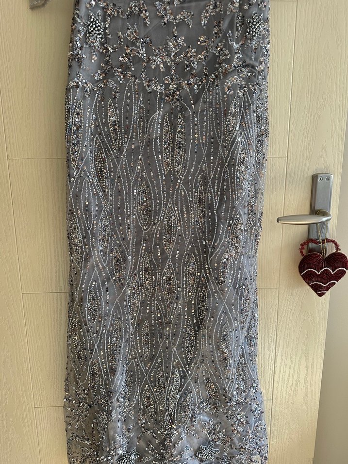 Özel dikim işlemeli gri abiye tuvalet - Görsel 3