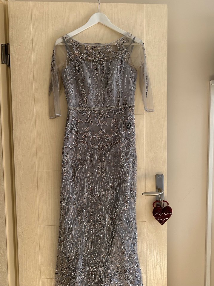 Özel dikim işlemeli gri abiye tuvalet - Görsel 2