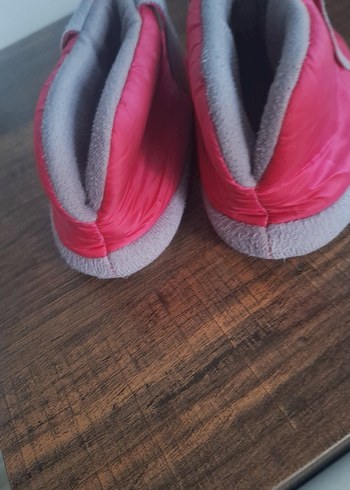 Kız Çocukları için Pembe Nakışlı Sıcak Terlik - Görsel 2