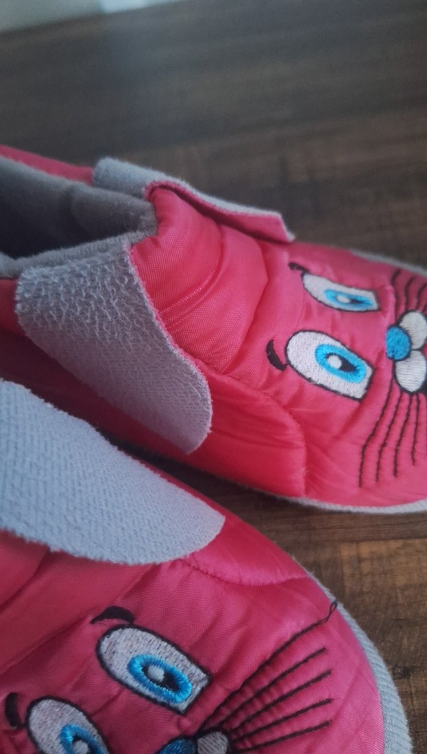 Kız Çocukları için Pembe Nakışlı Sıcak Terlik - Görsel 3