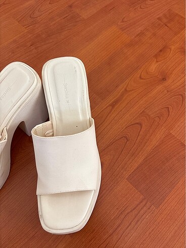 Bershka topuklu terlik