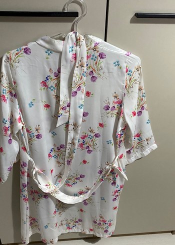 Suwen Saten Çiçek Desenli Sabahlık - Görsel 2