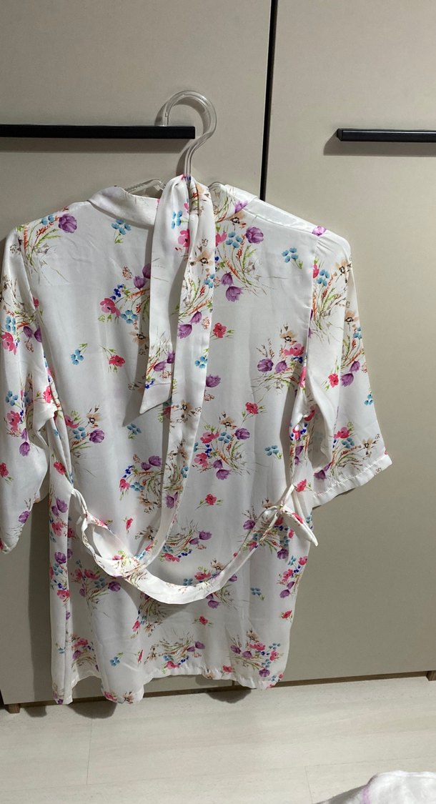 Suwen Saten Çiçek Desenli Sabahlık - Görsel 2