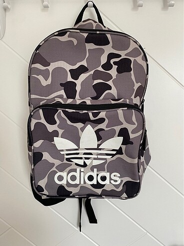 Adidas sırt çantası kamuflaj