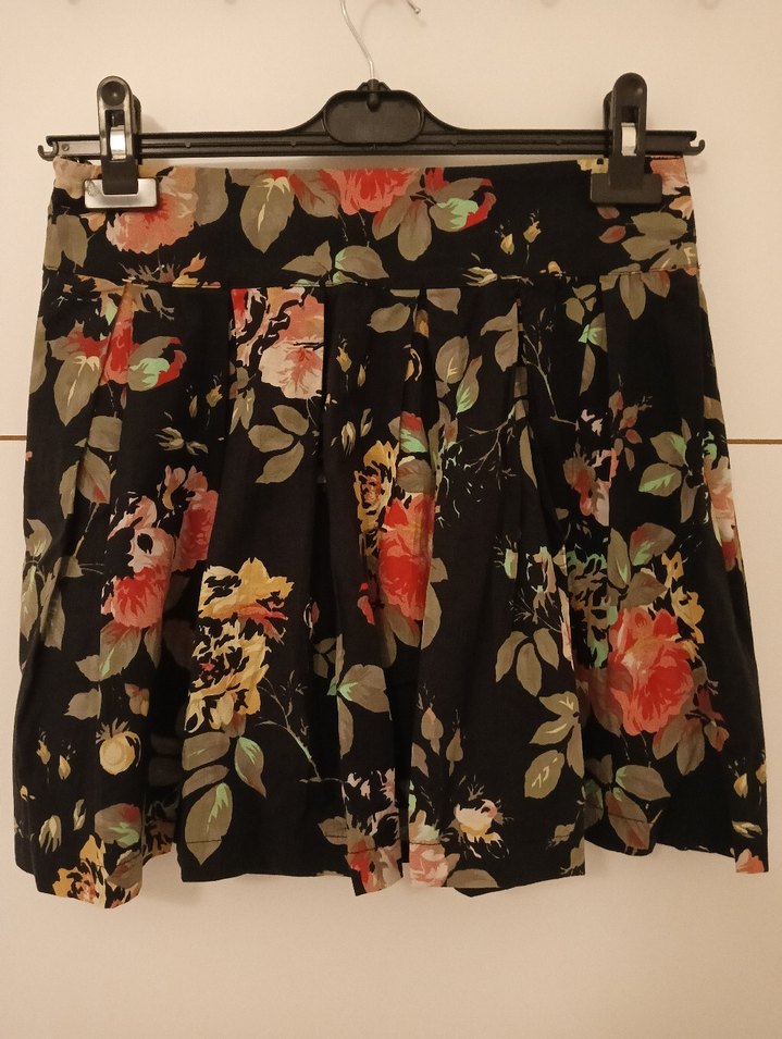 Çiçek Desenli Piliseli Mini Etek - Görsel 2