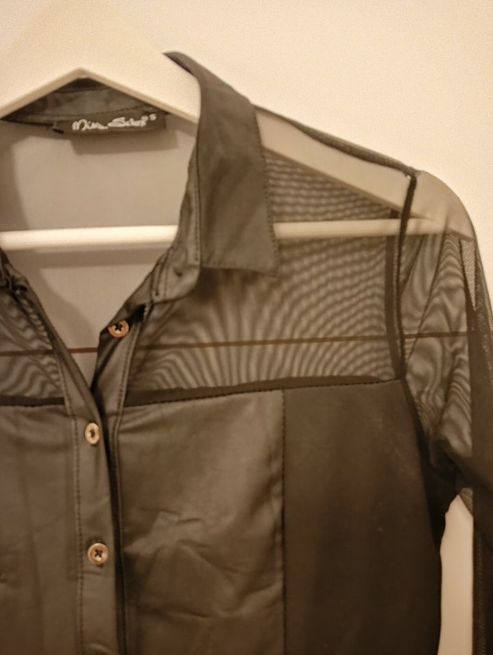 Deri Görünümlü Siyah Düğmeli Gömlek - Görsel 3