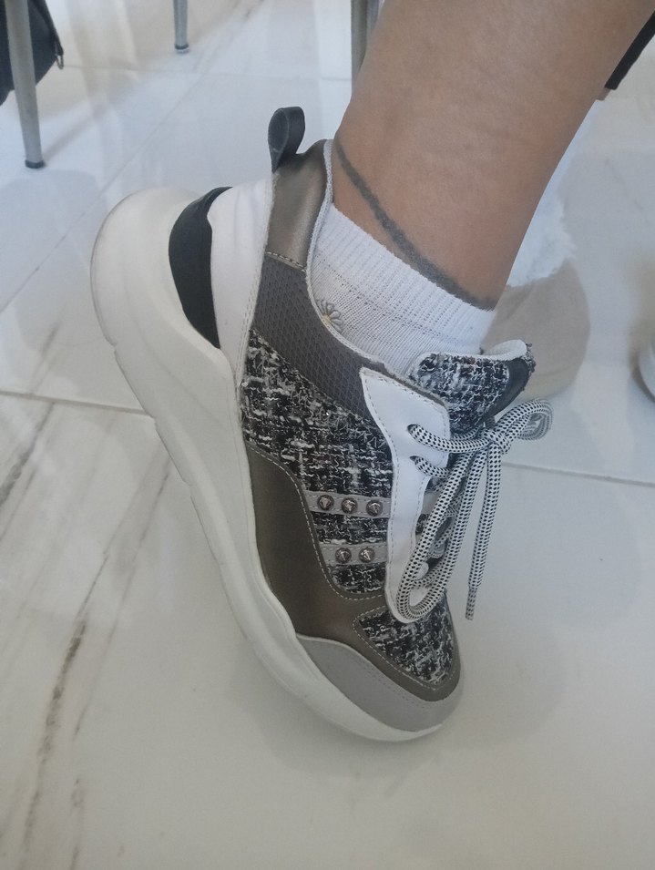 Gri Yılan Desenli Bağcıklı Kadın Spor Ayakkabı - Görsel 3