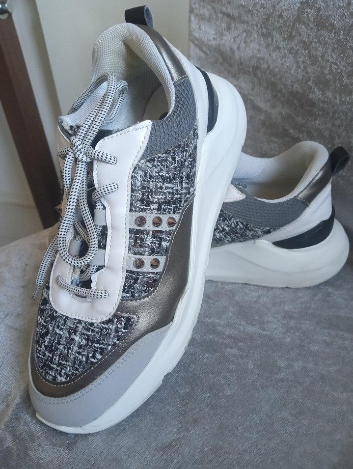 Gri Yılan Desenli Bağcıklı Kadın Spor Ayakkabı - Görsel 5