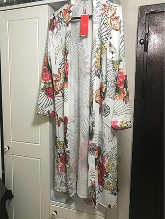 Uzun çiçekli kimono