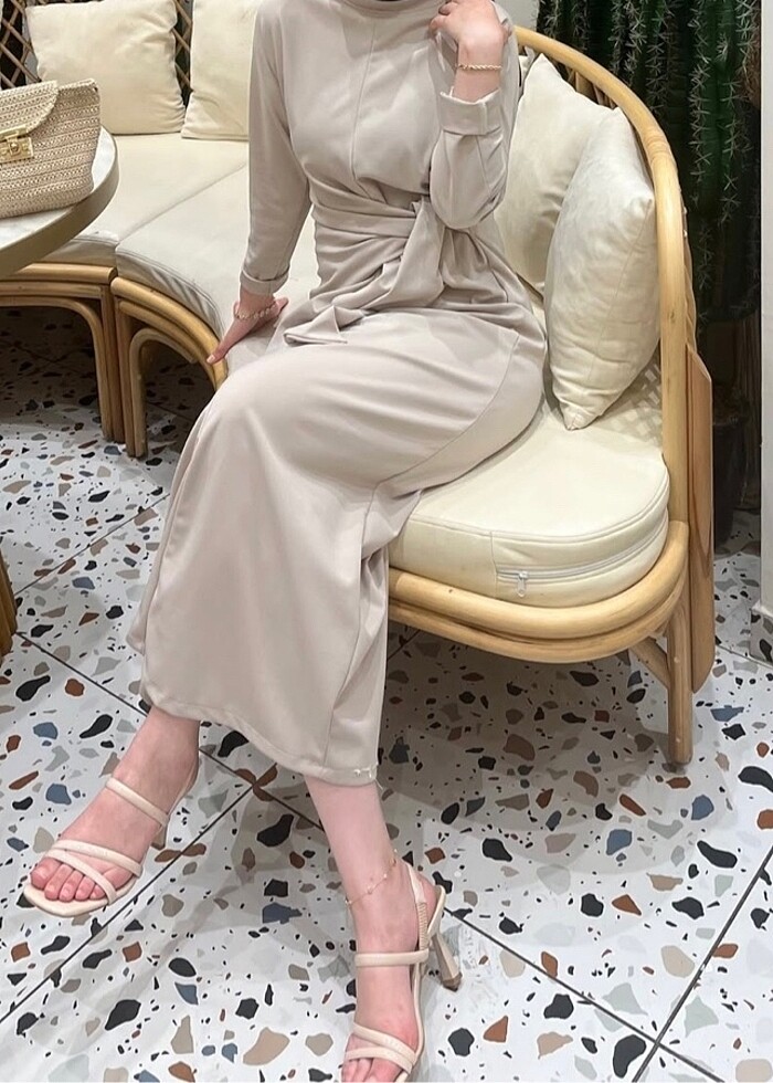 Belden bağlamalı krep kumaş uzun elbise - Görsel 2