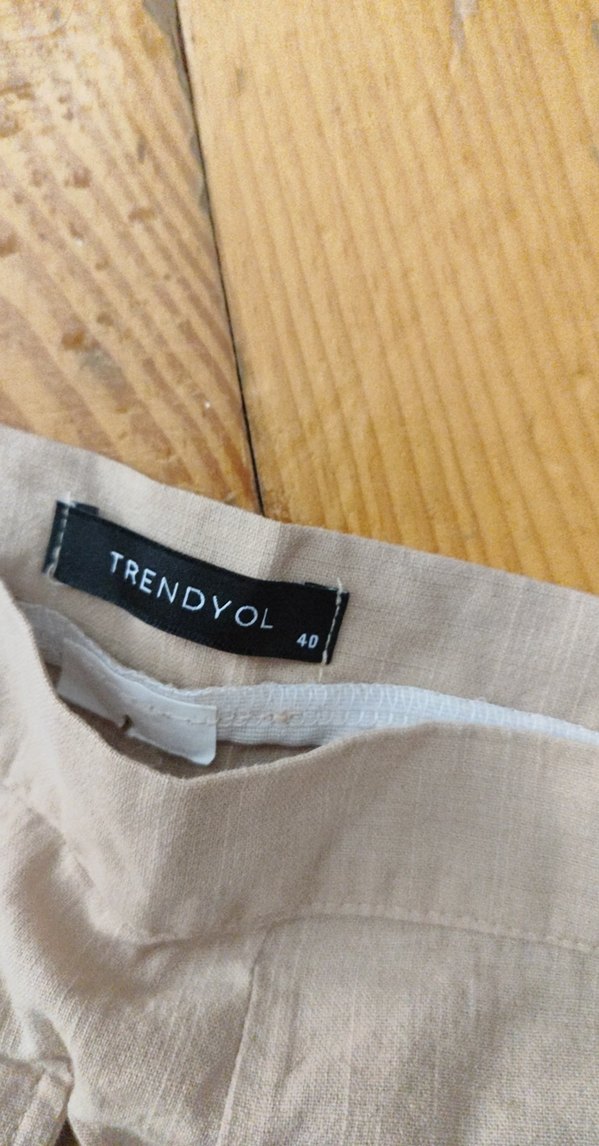 Düğmeli Bej Keten Hamile Şortu - Görsel 3