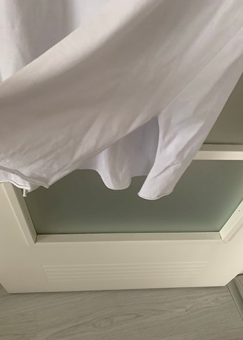 V Yaka Beyaz Baskılı Kadın Tişört - Görsel 6