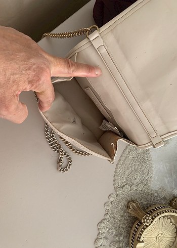 Beden Bej Deri Zincir Detaylı Yılan Desenli Kadın Çanta