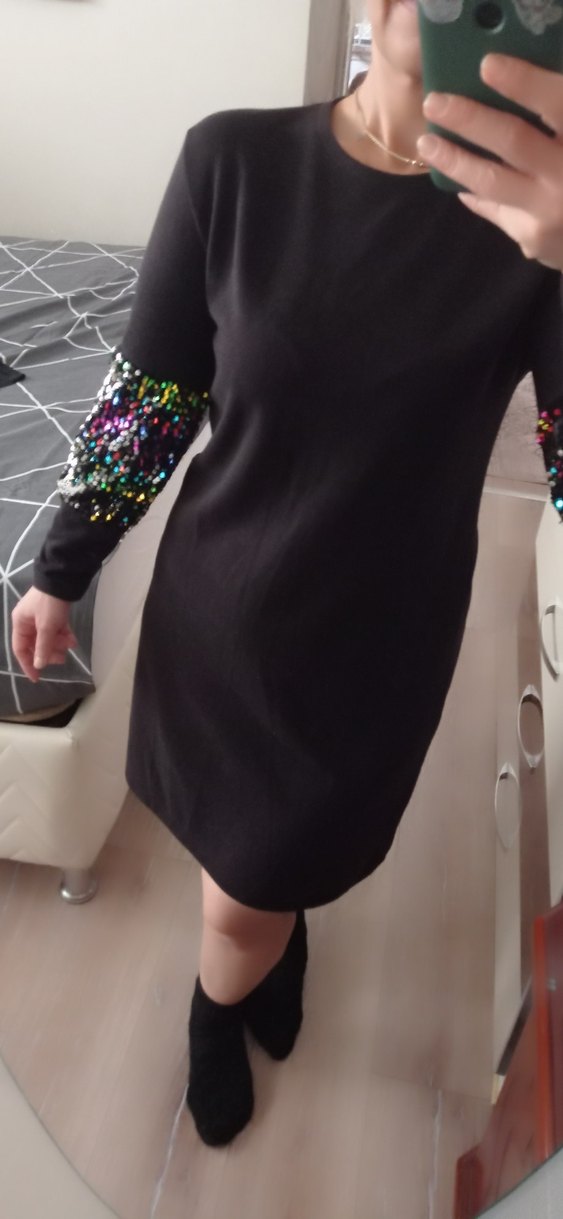 Boncuk Detaylı Siyah Midi Triko Elbise - Görsel 4