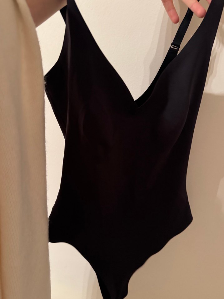 Siyah V Yaka Kadın İnce Atlet - Görsel 5