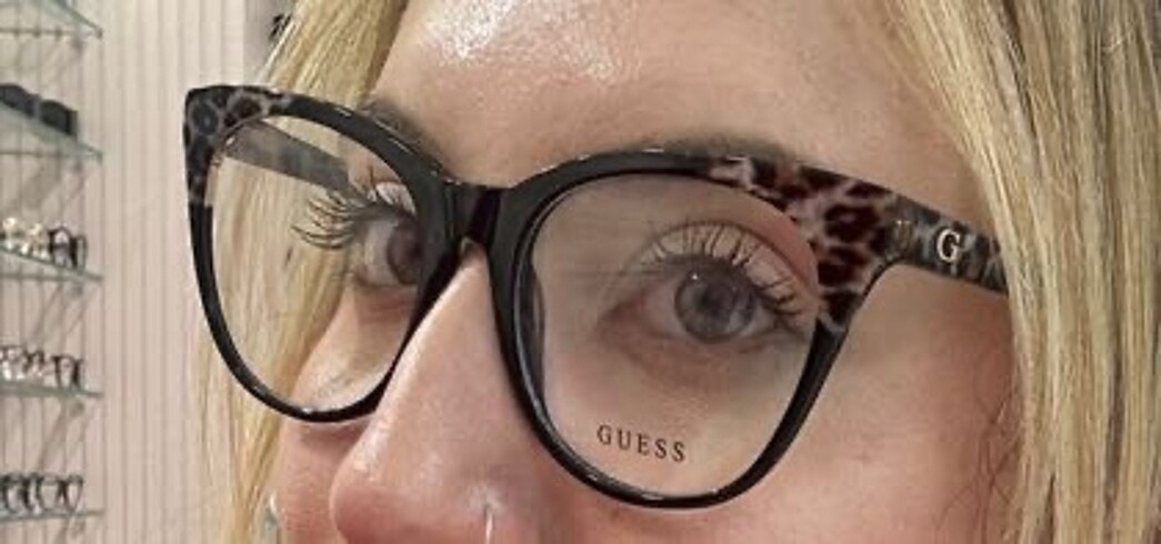 Leopar detaylı guess gözlük çerçevesi