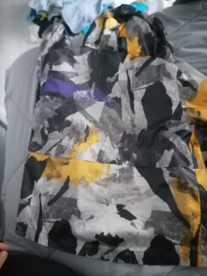 Erkek Çocuk Gri Kapüşonlu Bağlama Desenli Yağmurluk - Görsel 3