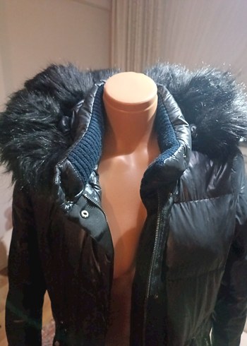 Kürk Detaylı Siyah  Uzun Zara Kadın Kışlık Mont - Görsel 4