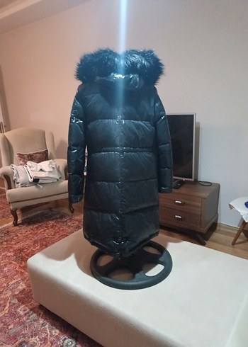 Kürk Detaylı Siyah  Uzun Zara Kadın Kışlık Mont - Görsel 2