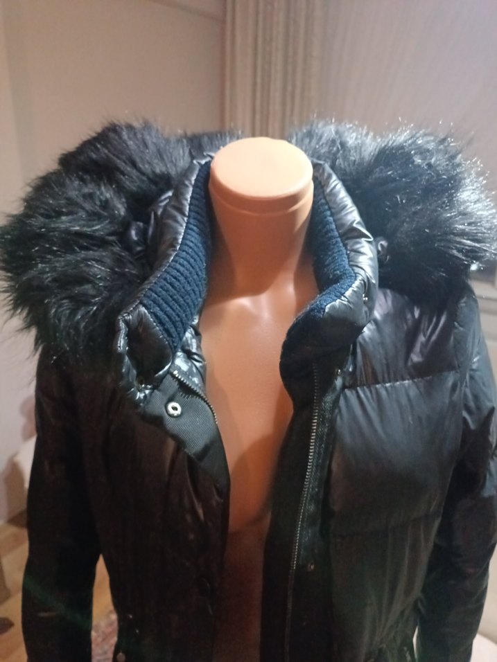 Kürk Detaylı Siyah  Uzun Zara Kadın Kışlık Mont - Görsel 4