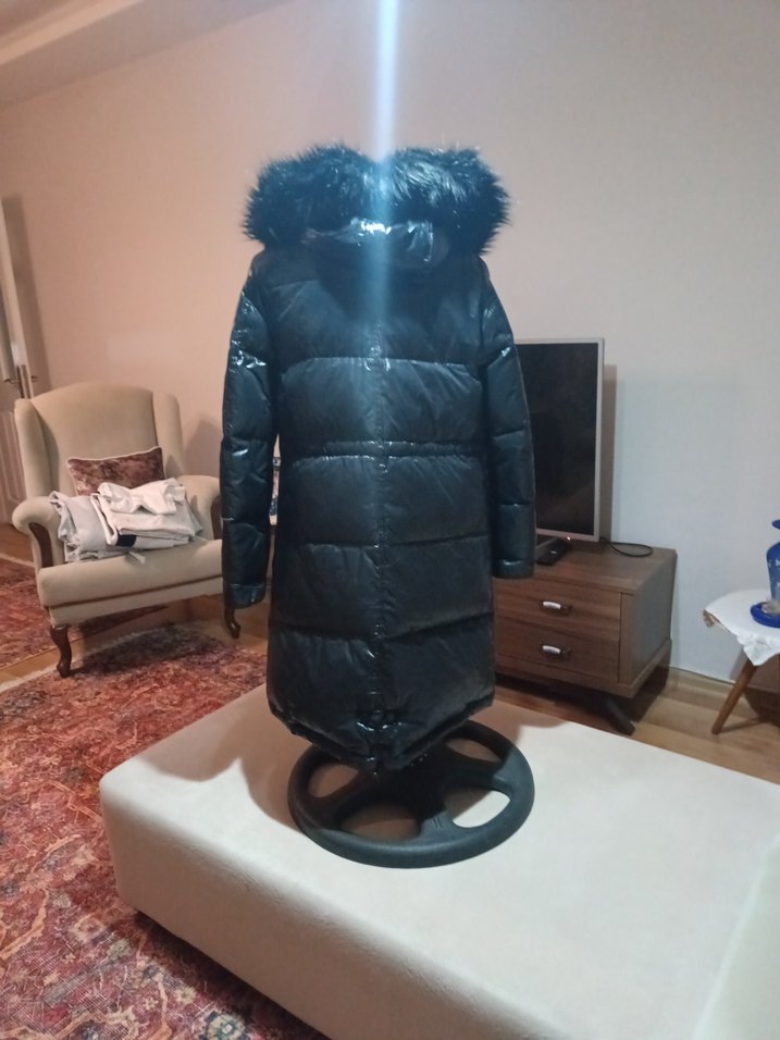 Kürk Detaylı Siyah  Uzun Zara Kadın Kışlık Mont - Görsel 2