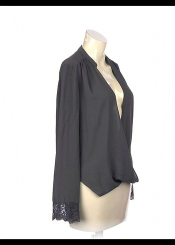 V Yaka Dökümlü Kadın Bluz - Görsel 3