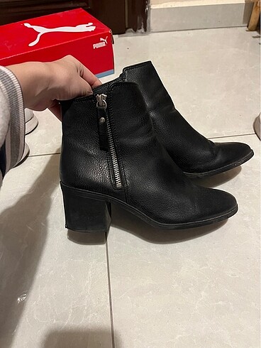 H&M bot