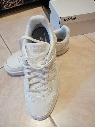 adidas kadın beyaz ayakkabı 
