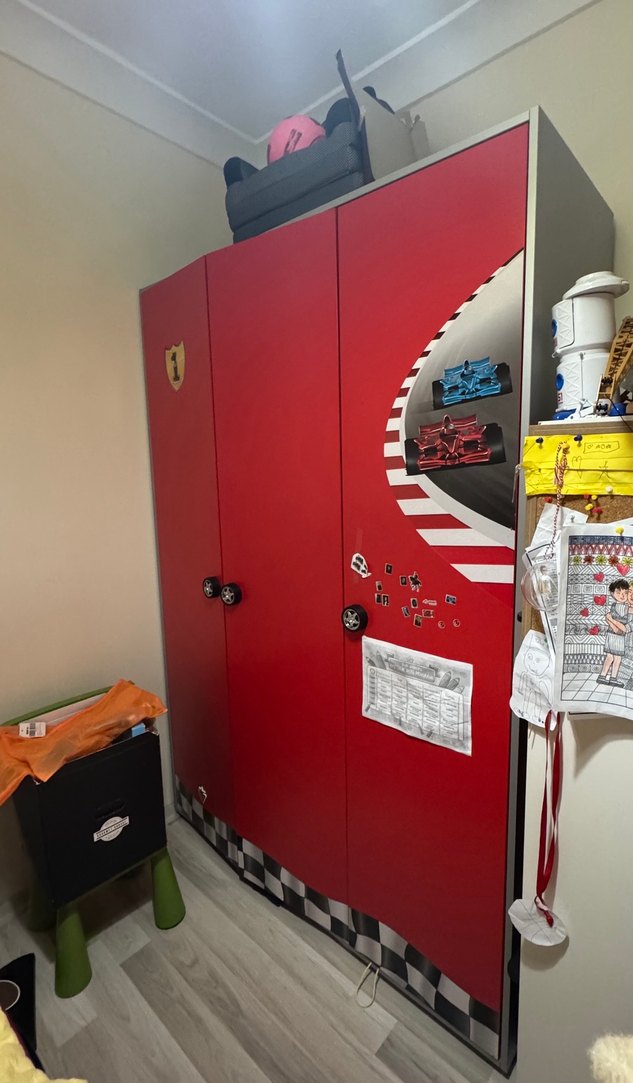 Çilek genç odasıKırmızı Çocuk Gardırop Yarış Temalı - Görsel 2