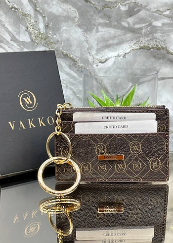 Zincir Detaylı Parlak Altın Renk Deri Kadın Cüzdanı