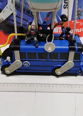 Beden Fortnite battle bus