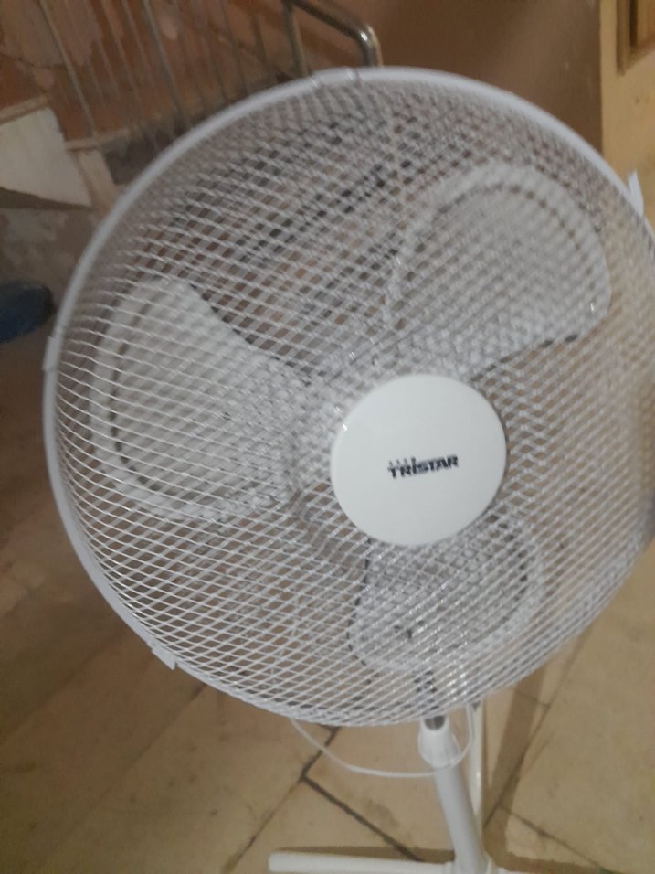 Beyaz ayaklı vantilatör - Görsel 2