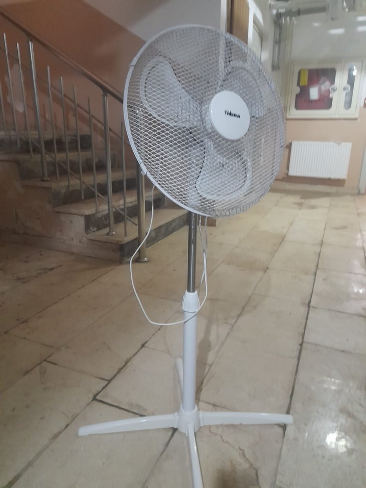 Beyaz ayaklı vantilatör - Görsel 3