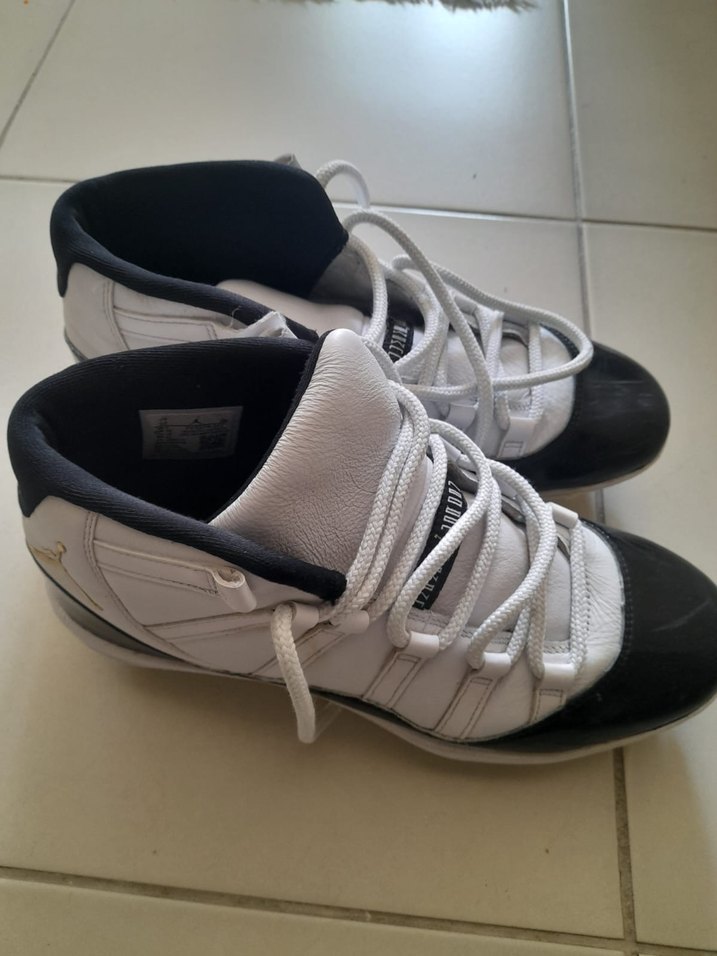 Beyaz Siyah Bağcıklı Basketbol Ayakkabısı - Görsel 2