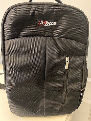 Hem sırt hem laptop çantası