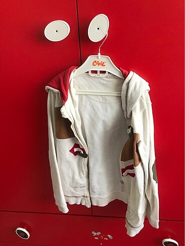 Sweatshirt