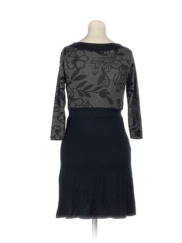 m Beden PreLoved Kısa Elbise %70 İndirimli.